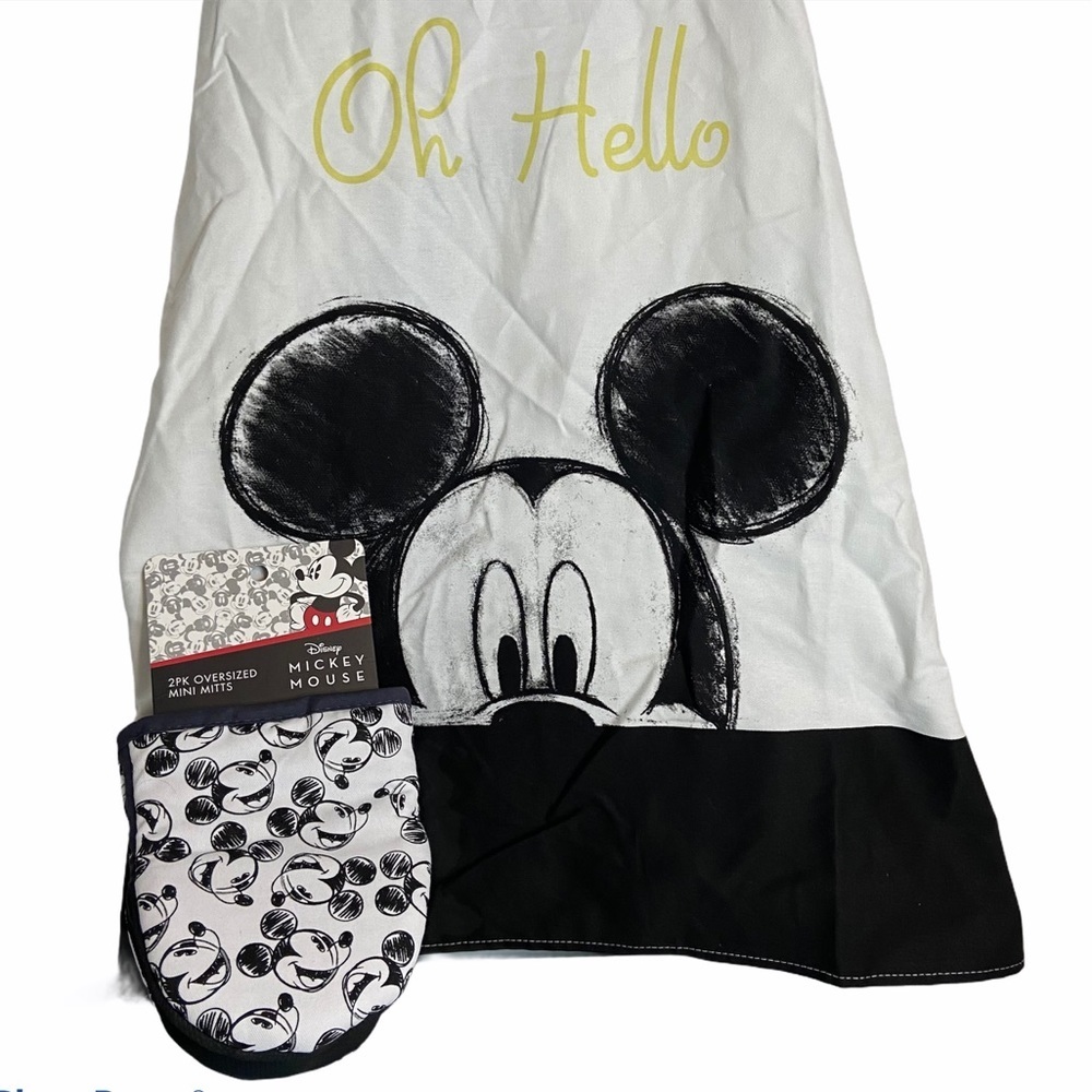 DISNEY ✨Mickey mouse oh hello kitchen Apron & Mittens bundle